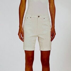 DKNY JEANS - NEW white shorts Size 12